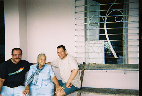 Casa de Milagros-Con mi abuela